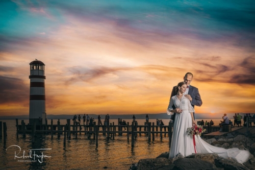 Nevesta Dominika v jednoduchých svadobných šatách Obus.